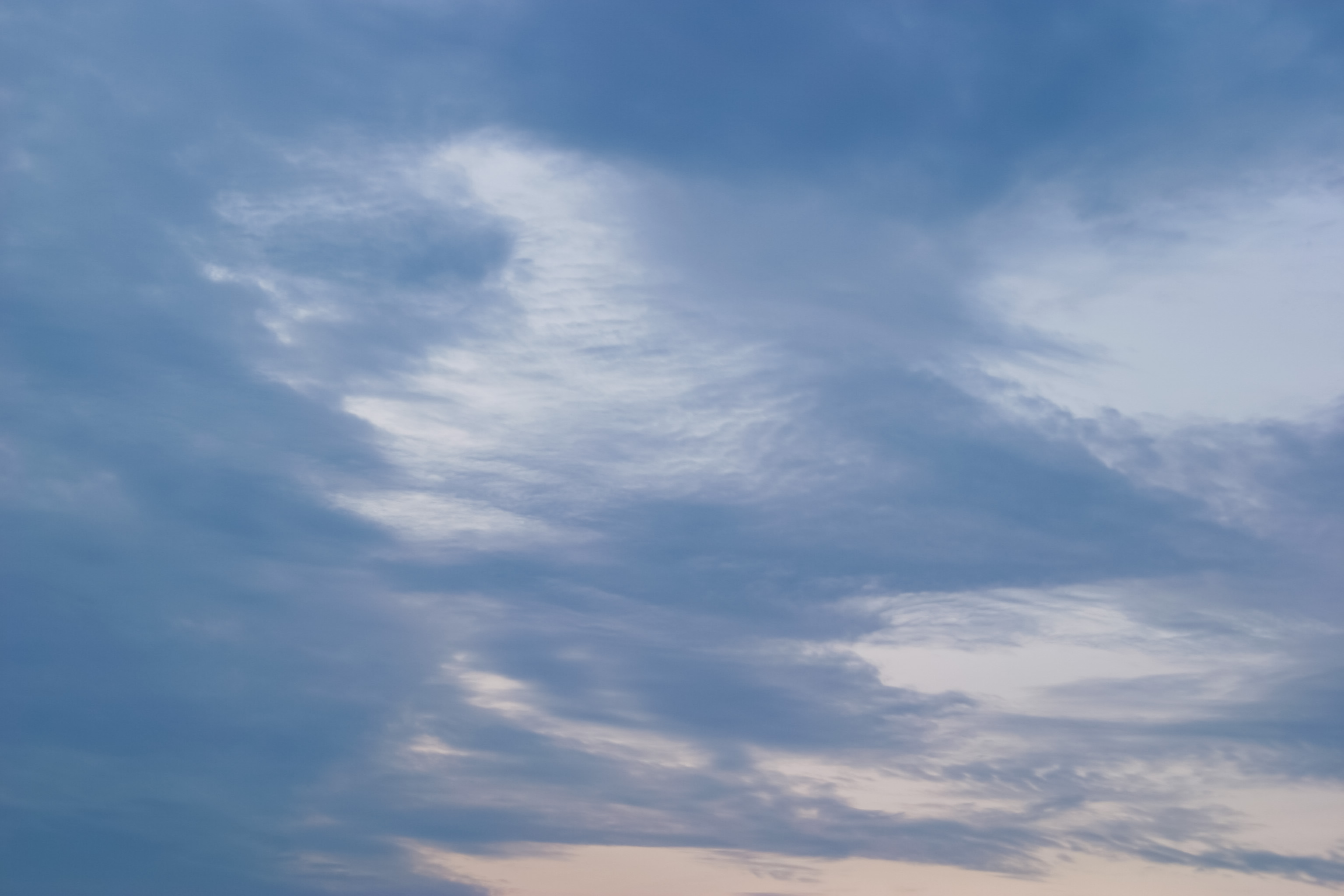 流れる雲と朝焼け Free Photos L/RGB/JPEG/350dpi