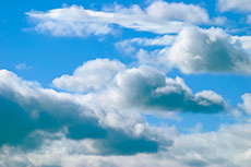 立体感のある雲とパステルブルー