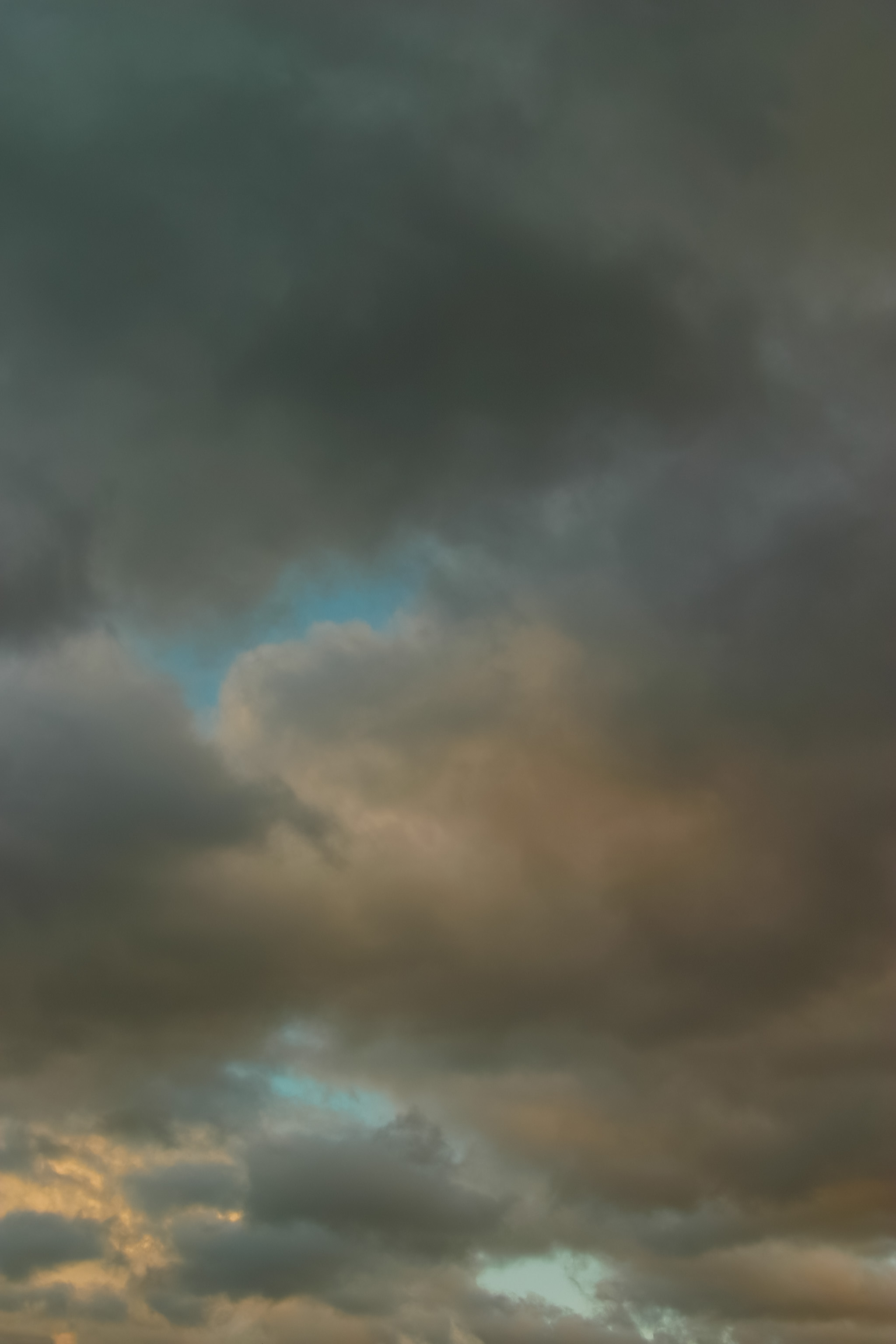 夕暮れ前の黒い雲 Free Photos L/RGB/JPEG/350dpi