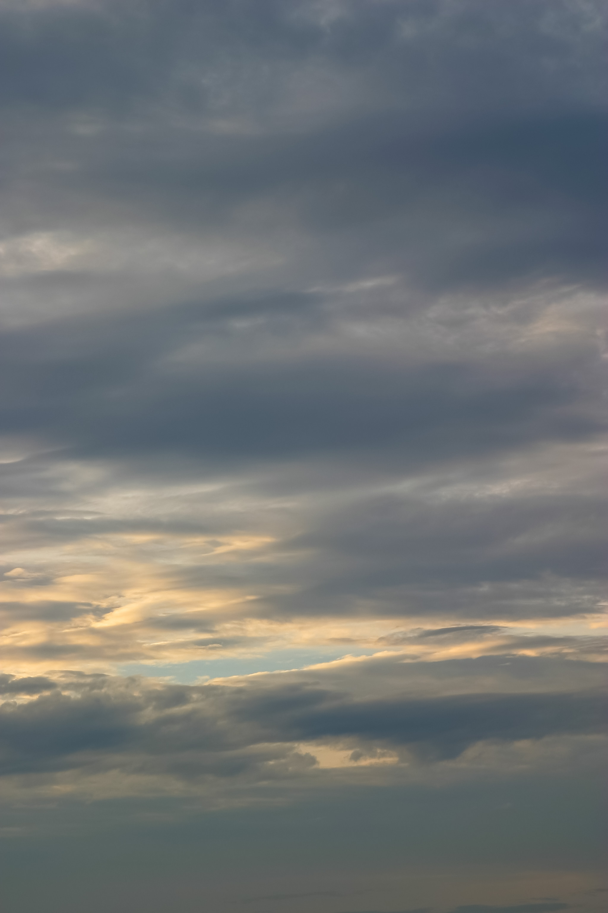 黒い雲に差し込む夕陽 Free Photos L/RGB/JPEG/350dpi