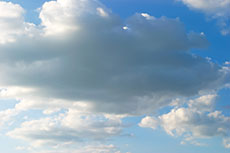 雄大な雲の向こう